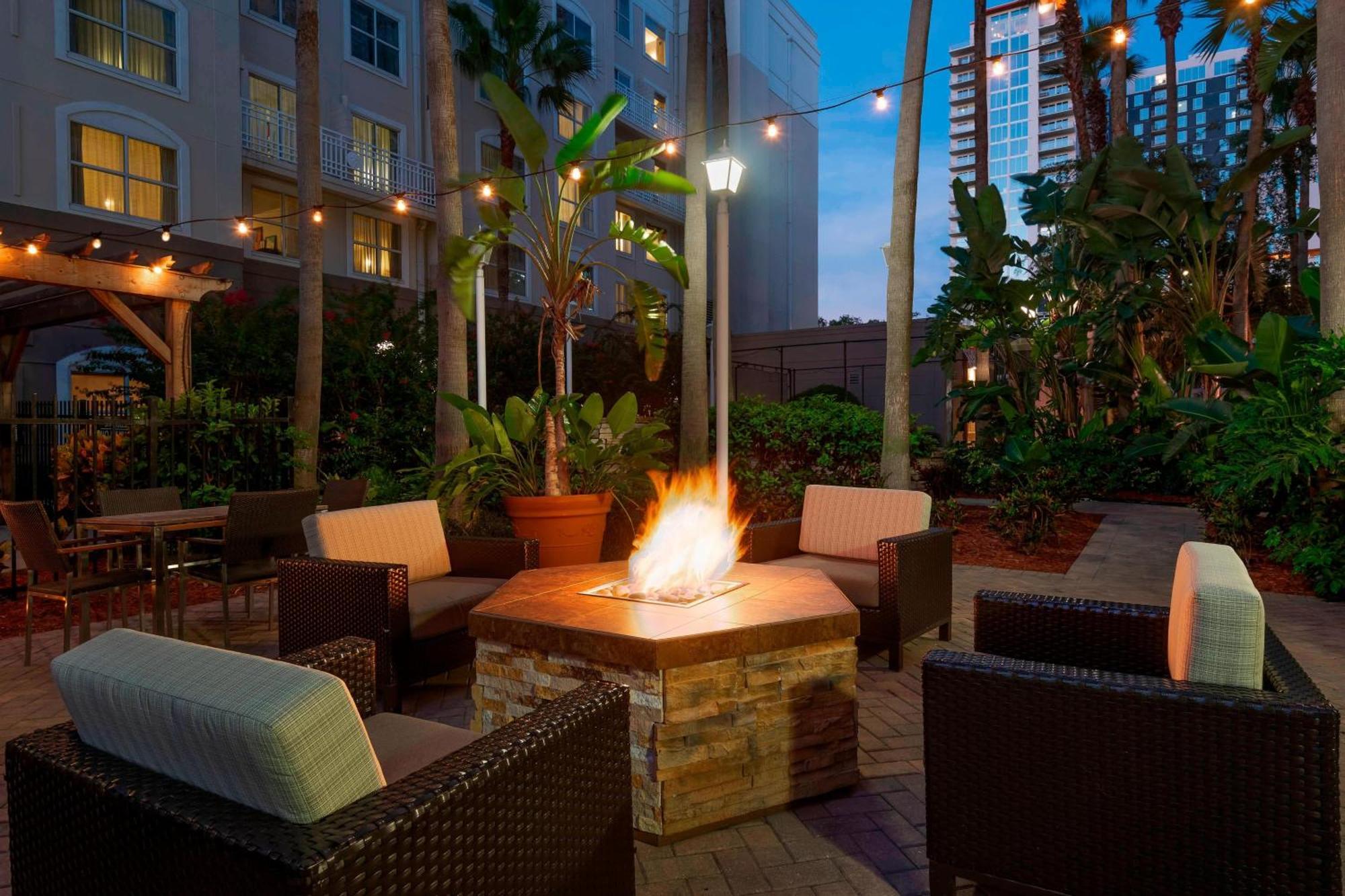 Courtyard Tampa Downtown Hotel Exterior photo